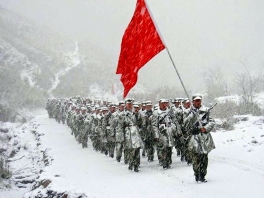 En China, comienza la Larga Marcha y en ese período Mao revalidará su título como líder del PC En China, comienza la Larga Marcha y en ese período Mao revalidará su título como líder del PC