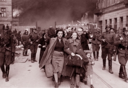 En el marco del Holocausto judío, se establece el gueto en Varsovia En el marco del Holocausto judío, se establece el gueto en Varsovia