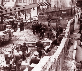 Vergüenza: Se inicia la construcción del Muro de Berlín
