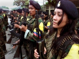 En Colombia, Manuel Marulanda Vélez (Tirofijo) funda las FARC