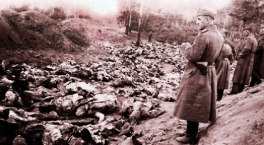 Se descubre la ejecución de prisioneros de guerra polacos, por fuerzas soviéticas, en Katyn