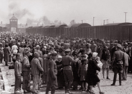 Los nazis realizan la primera ejecución de judíos en las cámaras de gas de Auschwitz II