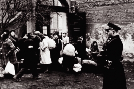 En el marco del Holocausto, las siniestras tropas nazis liquidan el Gueto judío de Cracovia