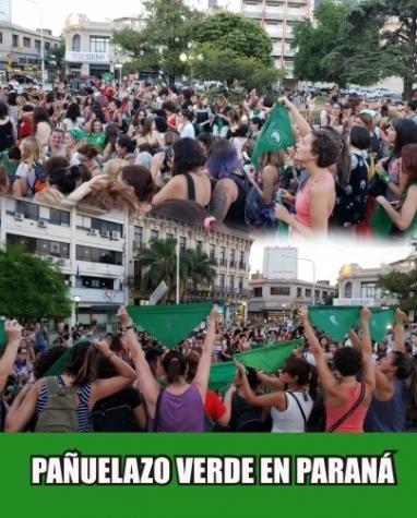 La plaza 1° de Mayo de Paraná se llenó de pañuelos verdes pidiendo por el Aborto Legal