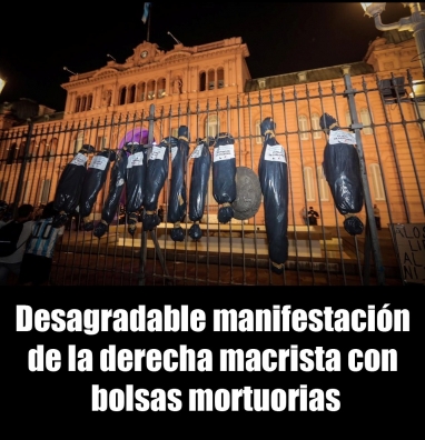 Macabra protesta de la derecha: bolsas mortuorias con nombres de peronistas y defensores de los DDHH