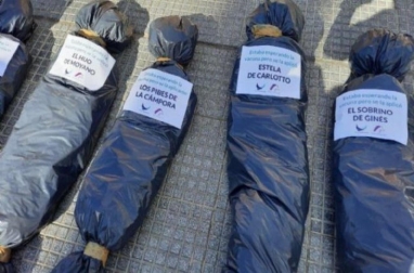 Marcha 27F: Colectiva “Nosotras ex presas políticas” repudió la exhibición de bolsas mortuorias