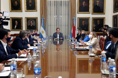 Priorizarán la presencialidad en las escuelas y el sostenimiento de la actividad económica