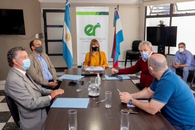 La ministra de Salud, Sonia Velázquez, se reunió con diputados provinciales opositores