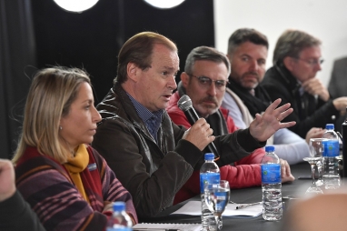 Gustavo Bordet propuso fortalecer las gestiones municipales para generar trabajo y desarrollo