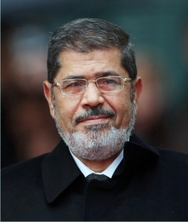 En El Cairo, militares derrocan al presidente Mohamed Morsi después de cuatro días de protestas populares