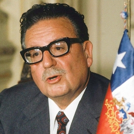 Salvador Allende asume el gobierno de Chile