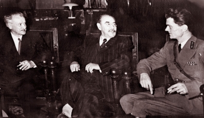Imre Nagy, Pál Maléter y otros líderes del Revolución húngara de 1956 son ejecutados