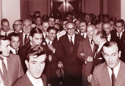 El 24 de julio de 1958, Arturo Frondizi declara la batalla del petróleo