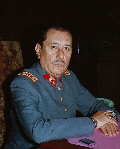 El general chileno Carlos Prats y su esposa son asesinados por la derecha en Argentina