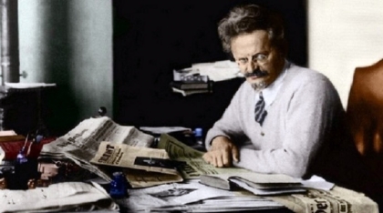 León Trotsky es expulsado de la URSS y deportado a Turquía