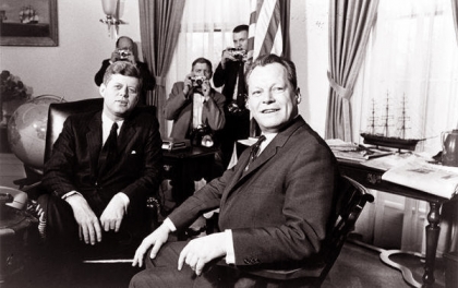 Willy Brandt renuncia como Canciller de Alemania por una trama de espionaje