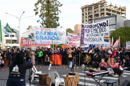 La marcha del Ni Una Menos exigió justicia por las víctimas de violencia y cuestionó el brutal ajuste del Gobierno