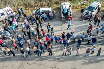 Cansados de romper cubiertas y sufrir despistes y vuelcos, docentes y vecinos se movilizan por el mal estado de la ruta provincial 20