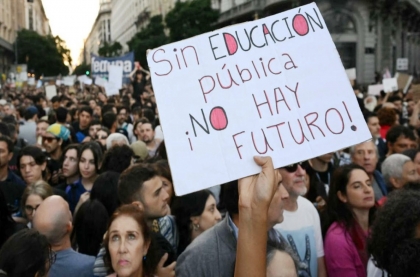 Se realiza la tercera marcha universitaria: en Paraná se concentran en plaza 1° de Mayo