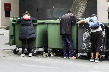 Una funcionaria de Concepción del Uruguay señaló que familias enteras revuelven la basura