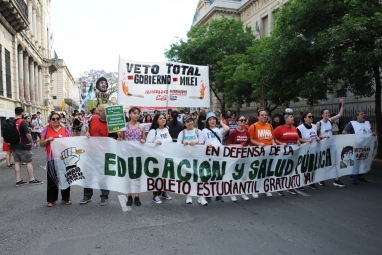 El movimiento universitario entrerriano volvió a marchar en contra del brutal ajuste de Milei en educación